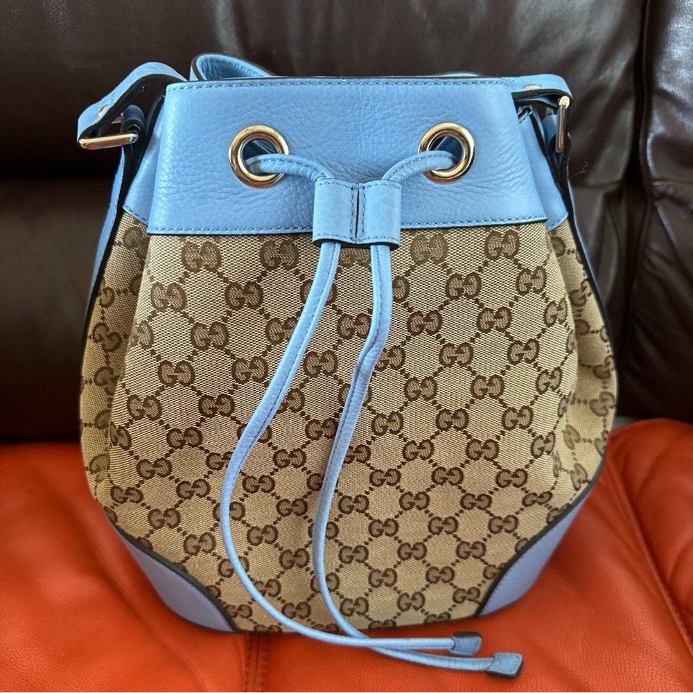 Brand new authentic Gucci classic GG Canvas Bucket Shoulder Bag T10263681